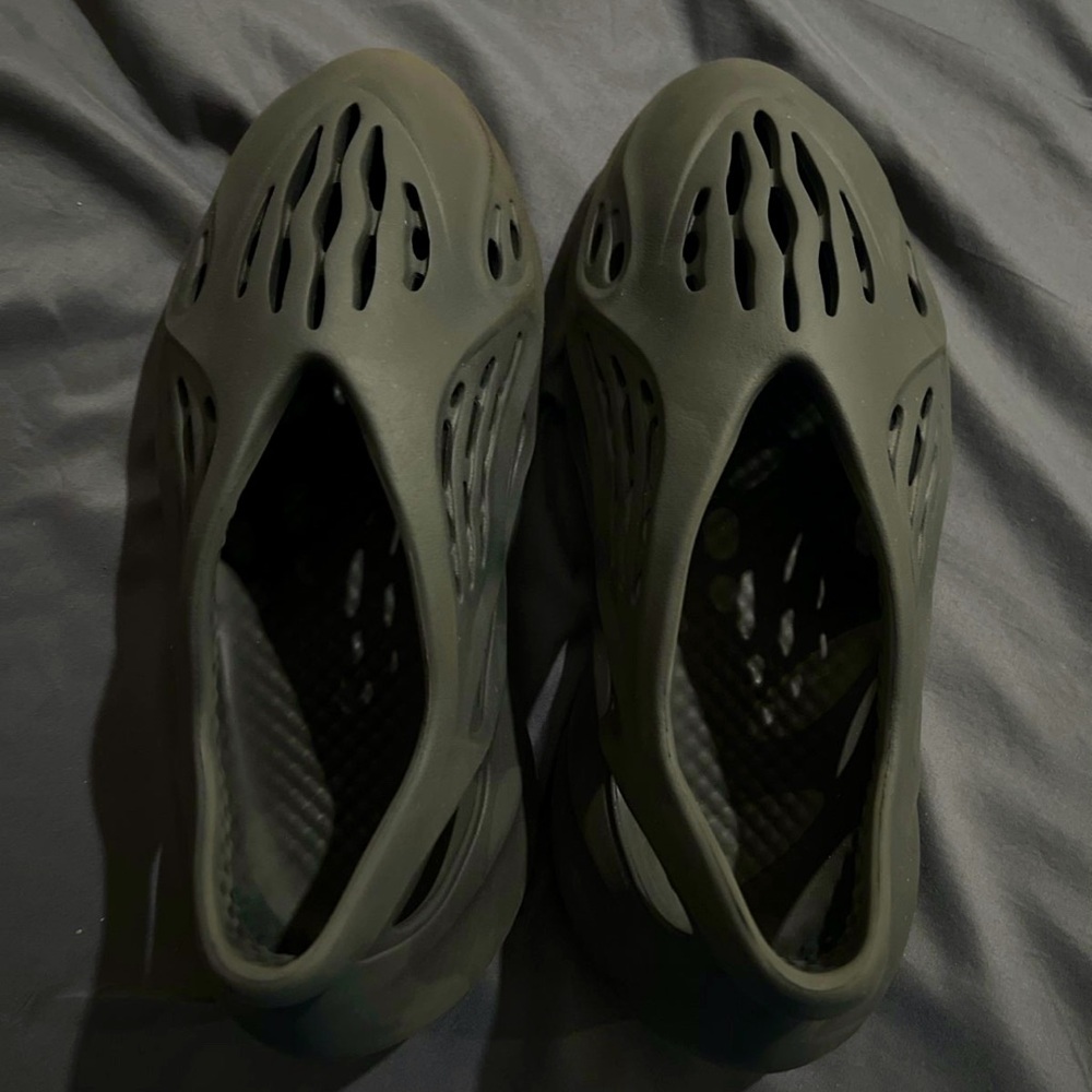 Yeezy foam runners size 10 onyx